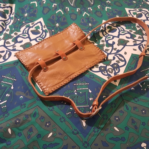Vintage Italian Leather Waistpak or Crossbody - Picture 5 of 5